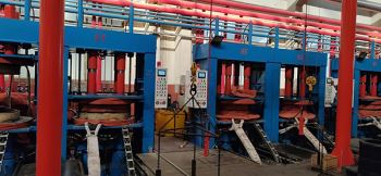 300吨下模移出式硫化机